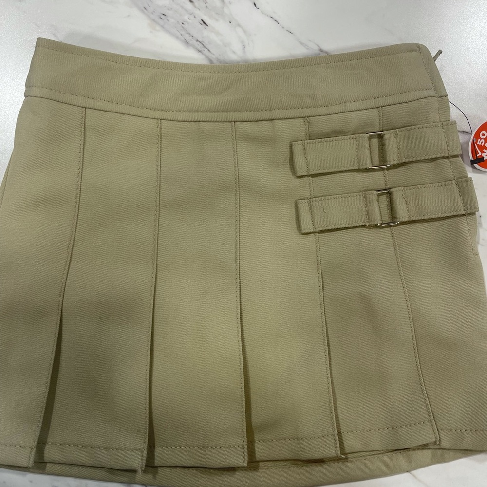 Size 4 skorts - Picture 4 of 4